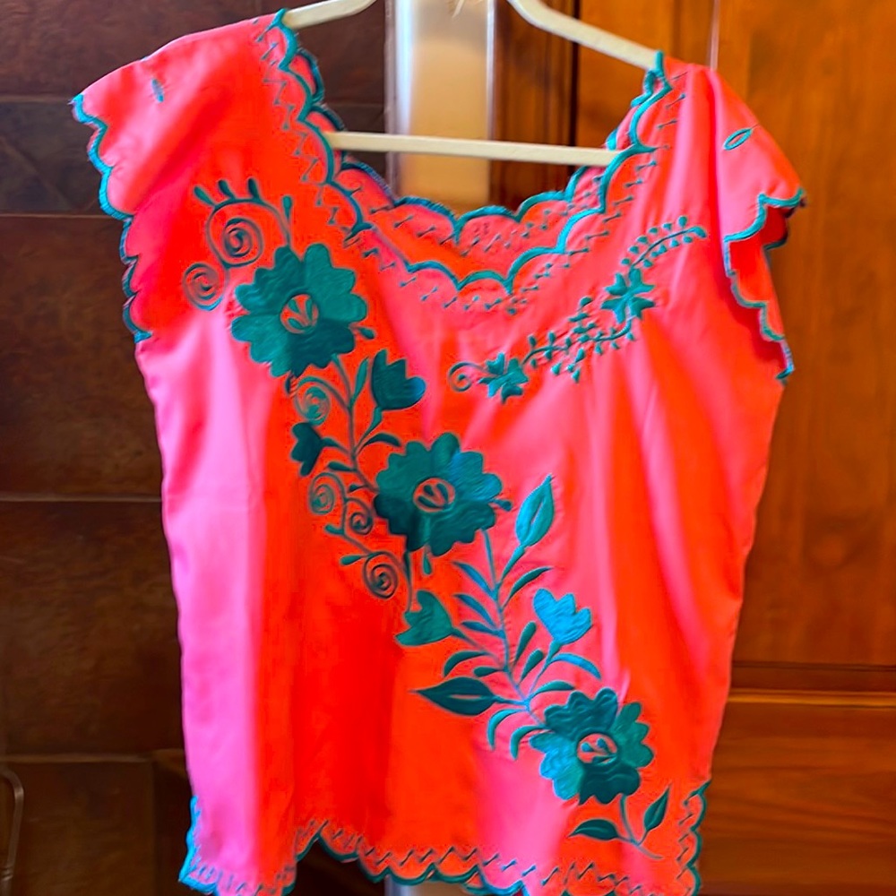 Adorable top from Mexico never worn